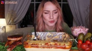 MUKBANG | Запеканка с пюре, грибами, купаты, салат | Casserole with mushrooms and cheese, не ASMR