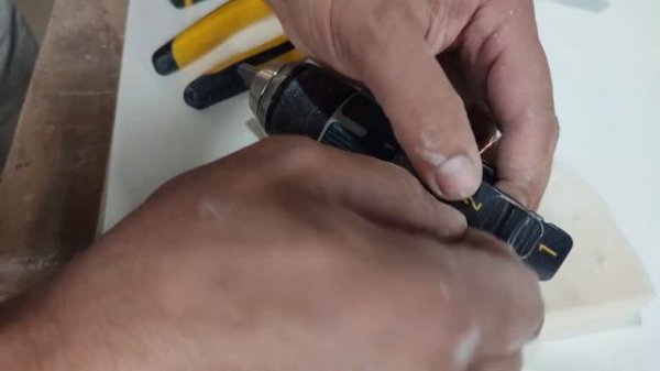 Dewalt DCD 791 сломался переключатель скоростей/Dewalt DCD 791 gear shifter button broken