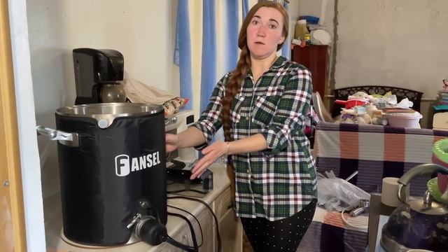 ПРИЕХАЛИ СТРОИТЕЛИ - РАЗБИЛИ СТЯЖКУ! У НАС ПОЯВИЛАСЬ НОВАЯ ПОМОЩНИЦА! ЖИЗНЬ ПРОСТЫХ ЛЮДЕЙ В ДЕРЕВНЕ смотреть онлайн