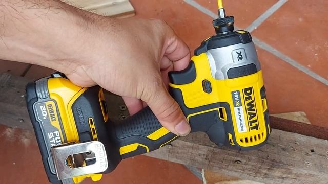 Dewalt Atomic Sub Compact Impact Driver DCF850 Vs DCF887 - 0888840578 Zalo