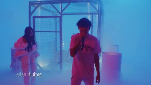 Nessa Barrett Performs 'la di die' with jxdn & Travis Barker