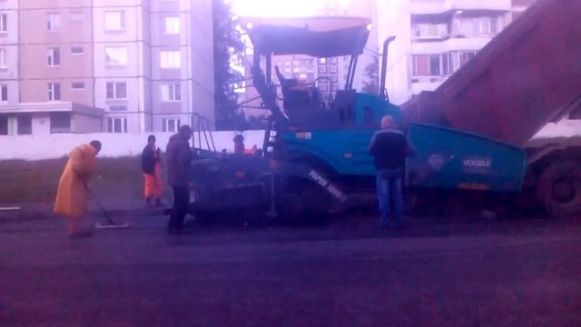 как асфальтируют дорогу-асфальтирование укладчиком в Москве смотреть онлайн