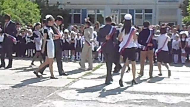вАЛЬС. 6 ШКОЛА ВЫПУСКНИКИ 11 КЛАС=) смотреть онлайн