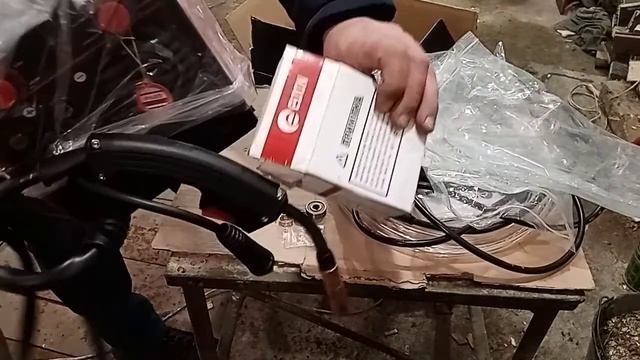 Инверторный сварочный полуавтомат EDON SMARTMIG 290. Распаковка. Обзор комплектации. смотреть онлайн