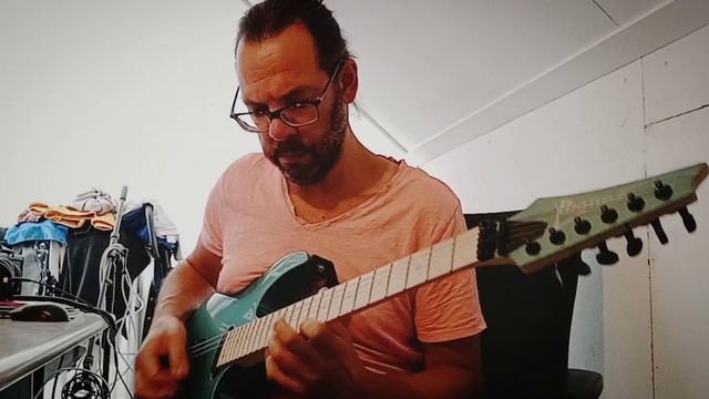 Fast alternate picking runs 120 bpm on Ibanez RG565 смотреть онлайн