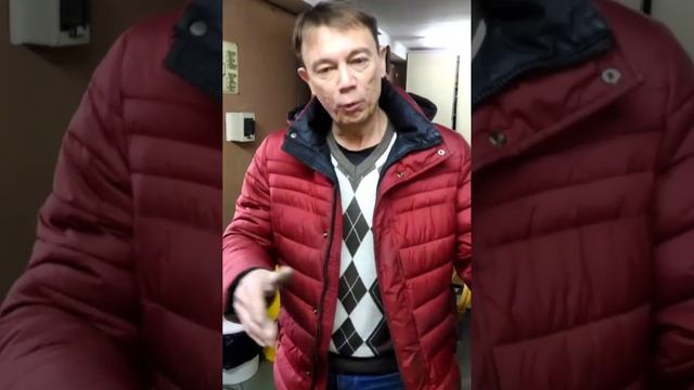 А вот и Валерик! Знакомьтесь!