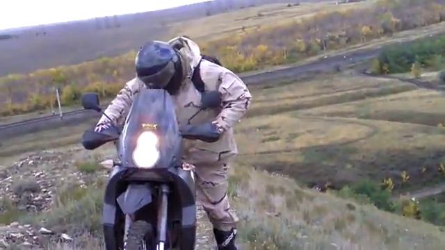 XR250 валит в гору! смотреть онлайн