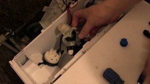 Сломалась стиральная машина Whirlpool ошибка F12 НЕ ЗАЛИВАЕТ ВОДУ РЕМОНТ ДЕНЬ 1 - 2