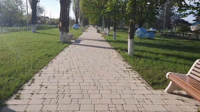 Аллея по Турчанинова в городе Лабинске смотреть онлайн