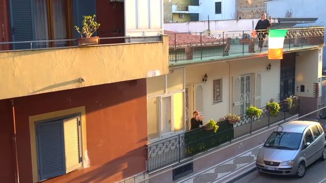 "FRATELLI D' ITALIA" - BALCONY SAX PERFORMANCE (2 PART) смотреть онлайн