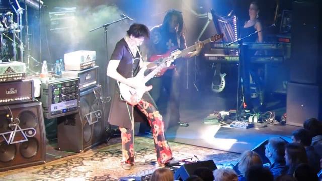 Steve Vai blows up his amp смотреть онлайн