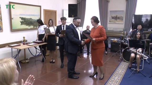 Таганрогских предпринимателей поздравили с праздником. смотреть онлайн