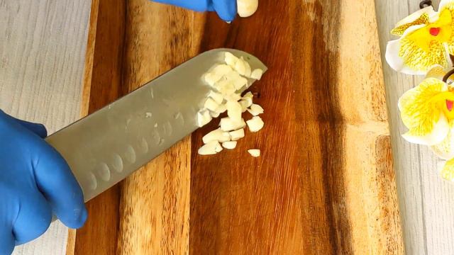 Chicken breast in honey garlic sauce. Simple and tasty. смотреть онлайн