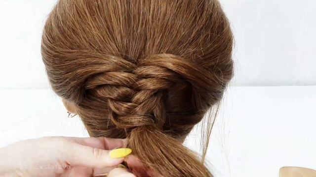 Объемный Пучок за 2 секунды на КОРОТКИЕ ВОЛОСЫ. смотреть онлайн