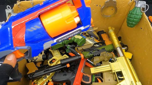 Prisoner Handcuff Box Filled with Dozens of Guns and Rifles! Blowing Extra Grenades! смотреть онлайн