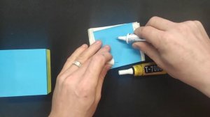 Главное отличие клея для проклейки экрана смартфона B-7000 от T-7000