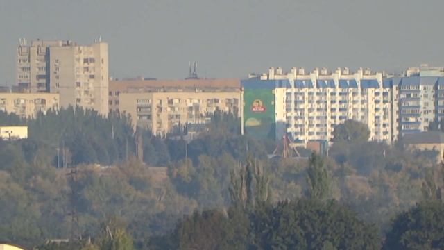 Город Волжский вид с набережной Спартановки из Волгограда 27 сентября 2023 года смотреть онлайн