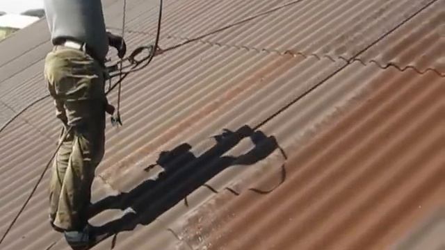 Покраска шифера (2-й слой). Цвет: темно-коричневый. 2012 г. - SHIFER.by смотреть онлайн