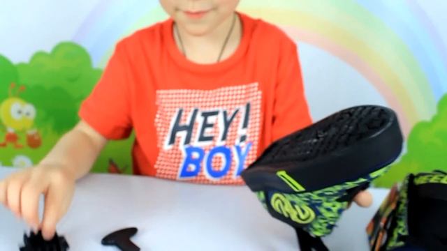 Heelys Очень Крутые Кроссовки МОЙ ПЕРВЫЙ ЗАЕЗД! Учусь кататься на роликовых кроссовках Хилис смотреть онлайн