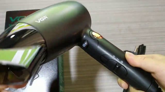 Дорожный фен для сушки и укладки волос VGR V0439 смотреть онлайн