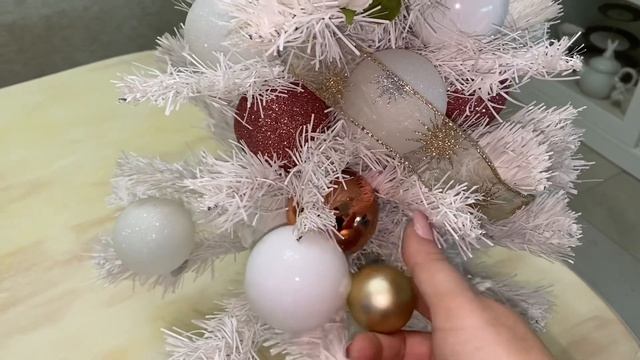 Не выбрасывайте старую елку , идеи декора на Новый год 2021 смотреть онлайн