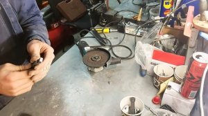 #5: Dexter Power VOD1420SF 1400w 20L | Меняем "залипшые" щётки на пылесосе.