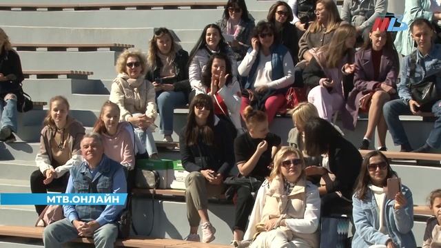 В День Волгограда семь пар молодожёнов расписались на сцене нового амфитеатра смотреть онлайн