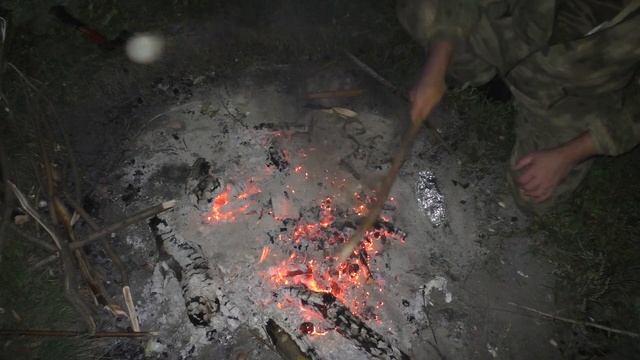 ЗАДУШЕВНАЯ РЫБАЛКА / С НОЧЁВКОЙ У КОСТРА / ЛОВЛЯ КАРАСЯ НА ПОПЛАВОЧНУЮ УДОЧКУ смотреть онлайн