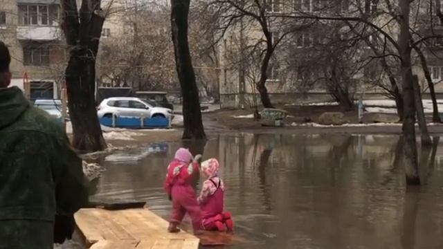 Потоп в парке Энгельса Екатеринбурга смотреть онлайн