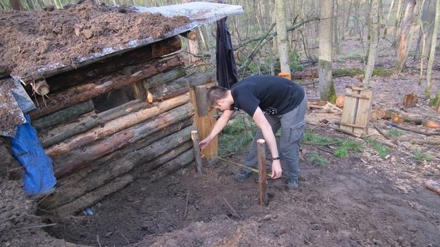 ГРОЗА ЗАСТАЛА МЕНЯ В ЗЕМЛЯНКЕ | ПОСАДИЛ ОГОРОД | ОЗЕЛЕНИЛ КРЫШУ | 4k смотреть онлайн