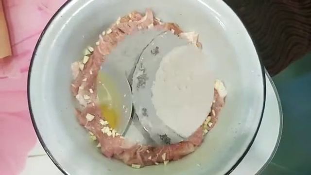 Тихие отбивные в кляре. смотреть онлайн