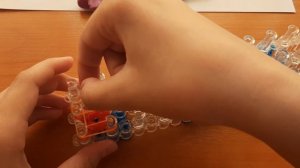 как сплести цветок из резинок на станке