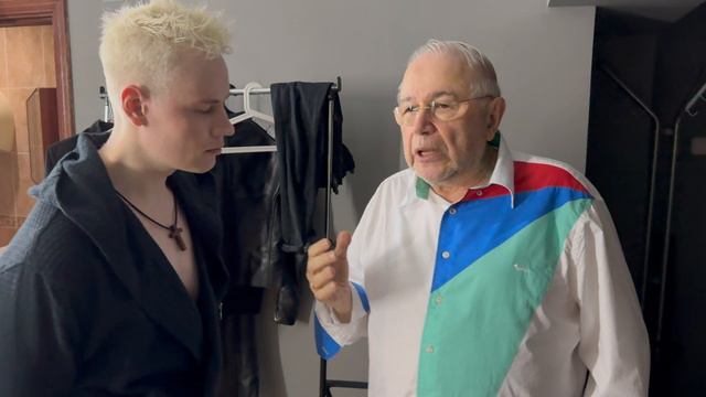 Евгений Петросян зашёл в гримёрку к SHAMAN после концерта в Сочи смотреть онлайн