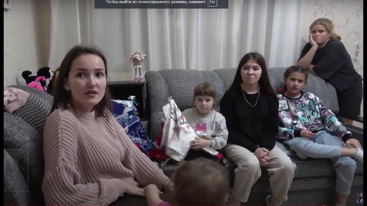 Вернулись девчонки с победой! Алина купила костюм ) Я её обидела. 11.12.22. смотреть онлайн