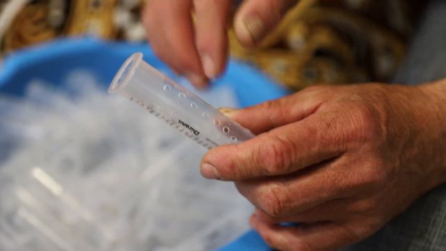 Как подготовить клеточки с канди для изоляции маточников? смотреть онлайн