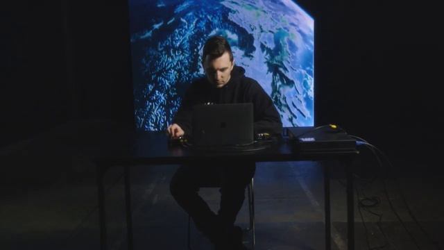 How to get REAL VHS/CRT Glitch Effects - Video Synth Full Walkthrough смотреть онлайн