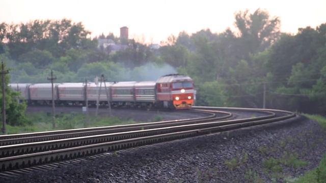 Встреча ТЭП70-0499 и ТЭП70-0551 с пассажирскими поездами, перегон Присады - Криволучье