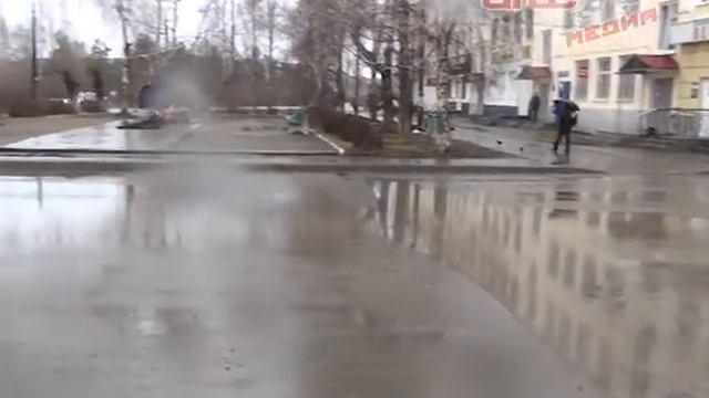 Первые весенние дожди показали качество прошлогоднего ремонта дорог в АГО смотреть онлайн