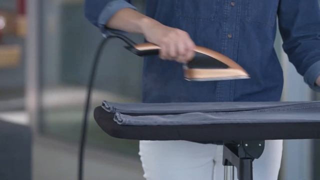 Tefal | How To Iron Jeans With The IXEO Garment Steamer смотреть онлайн