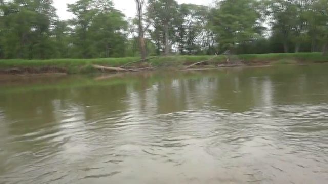 нива4х4. спуск лодочного прицепа в реку .