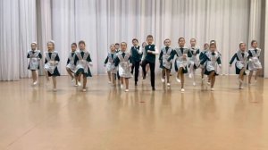 Школа №8, 2 А класс. Танец "Первоклашки"