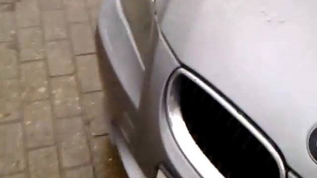 в каком ухе жужжитттт.mp4 смотреть онлайн