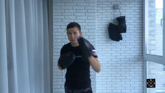 ТРЕНИРОВКА ПО БОКСУ ДОМА/РАБОТА НА ЛАПАХ / ПРОВЕРЬ СВОЮ РЕАКЦИЮ смотреть онлайн