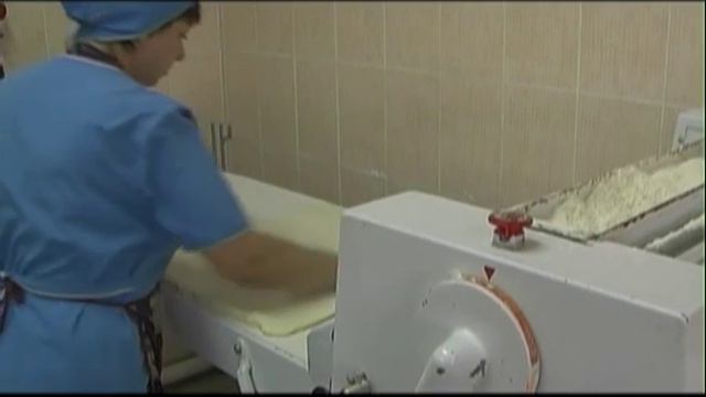 Тестораскаточная машина "Ролл-авто" в работе! смотреть онлайн