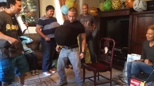 Man In Labor Game (Pregnant Man) | Baby Shower Game смотреть онлайн