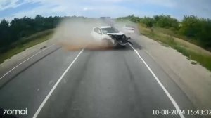 "Тойота" размоталась об 2 фуры и подорожник. Real video