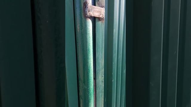 монтаж и сварка одной из секций забора #сварка #сварщик #рдс #сваркаэлектродом #сварказабора смотреть онлайн