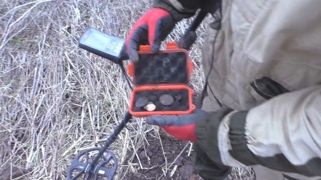 ХАБАРНОЕ УРОЧИЩЕ И ПОЛЕ С СЕРЕБРОМ / МОЯ САМАЯ СТАРАЯ МОНЕТА КОТОРУЮ Я НАШЁЛ !! смотреть онлайн