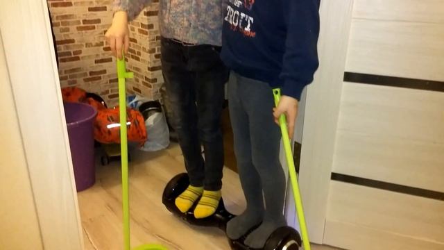 Мы катаемся на гироскутере вдвоем! смотреть онлайн