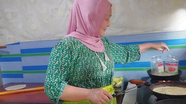 Аппетитная каттама по дороге на Иссык-Куль (Чуйская область, Кыргызстан) смотреть онлайн